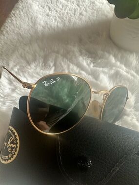 Ray-Ban Round Metal Sunglasses in Gold with Green Lenses